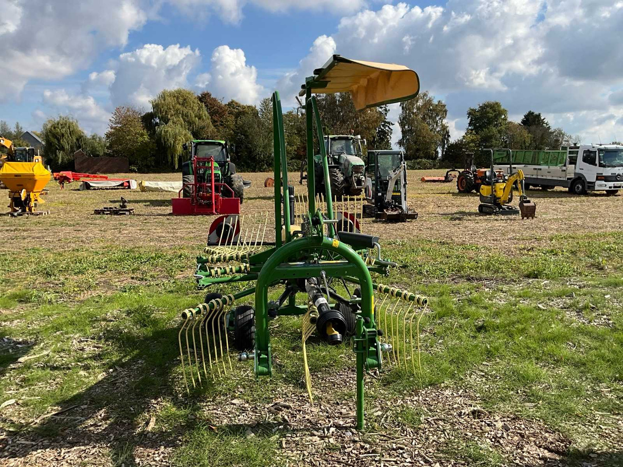 Krone Swadro S380 KS102-04 - Szálastakarmány betakarítás gépei: 2 kép. Krone Swadro S380 KS102-04 - Szálastakarmány betakarítás gépei: 2 kép.