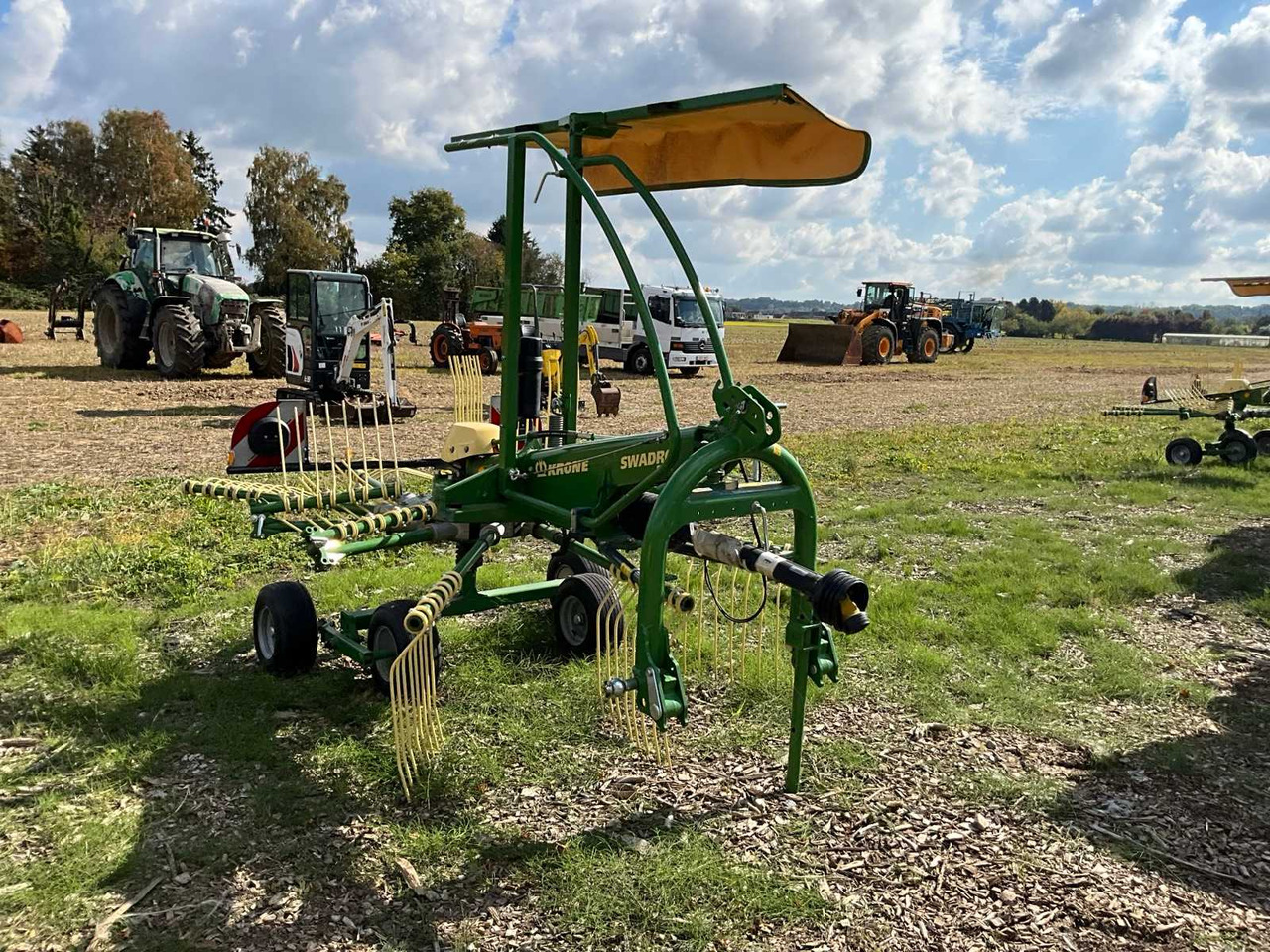 Krone Swadro S380 KS102-04 - Szálastakarmány betakarítás gépei: 3 kép. Krone Swadro S380 KS102-04 - Szálastakarmány betakarítás gépei: 3 kép.
