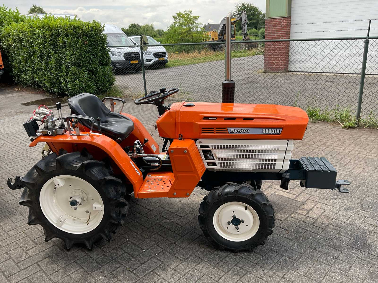 Kubota B1500DT - Kistraktor: 5 kép. Kubota B1500DT - Kistraktor: 5 kép.