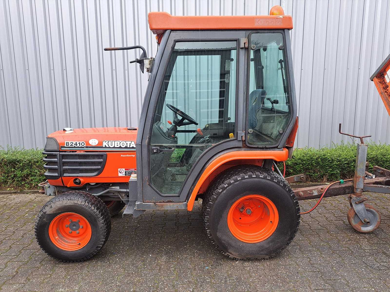 Kubota B2410 - Kistraktor: 4 kép. Kubota B2410 - Kistraktor: 4 kép.