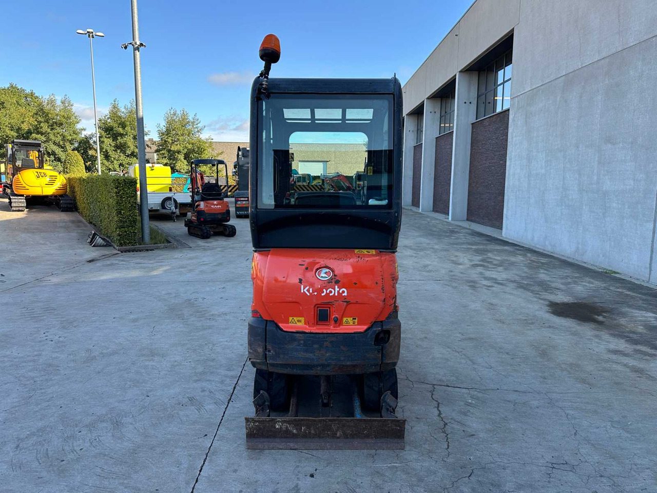 Kubota KX016-4 - Lánctalpas kotró: 5 kép. Kubota KX016-4 - Lánctalpas kotró: 5 kép.