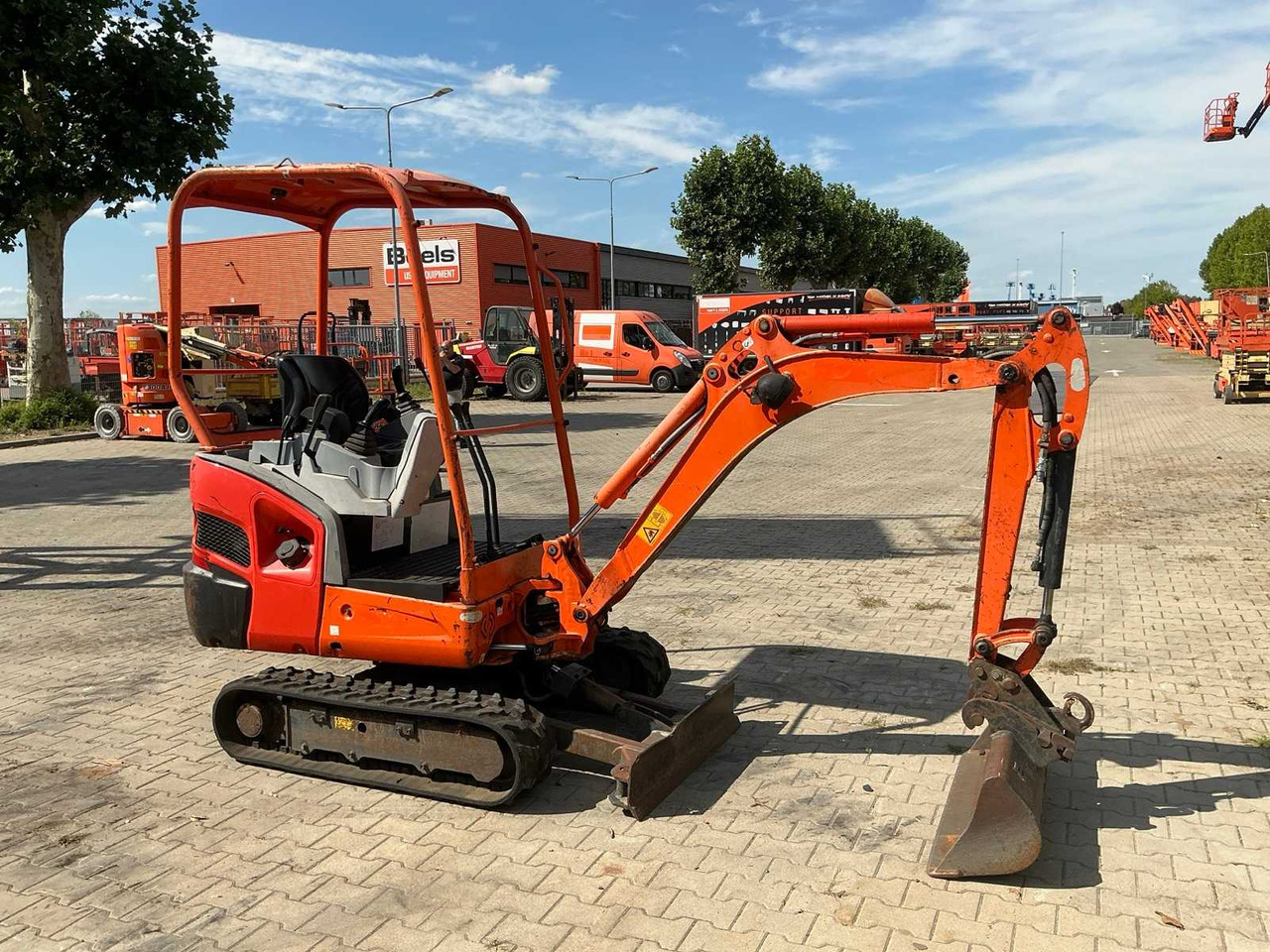 Kubota KX016-4HG - Minikotró: 5 kép. Kubota KX016-4HG - Minikotró: 5 kép.