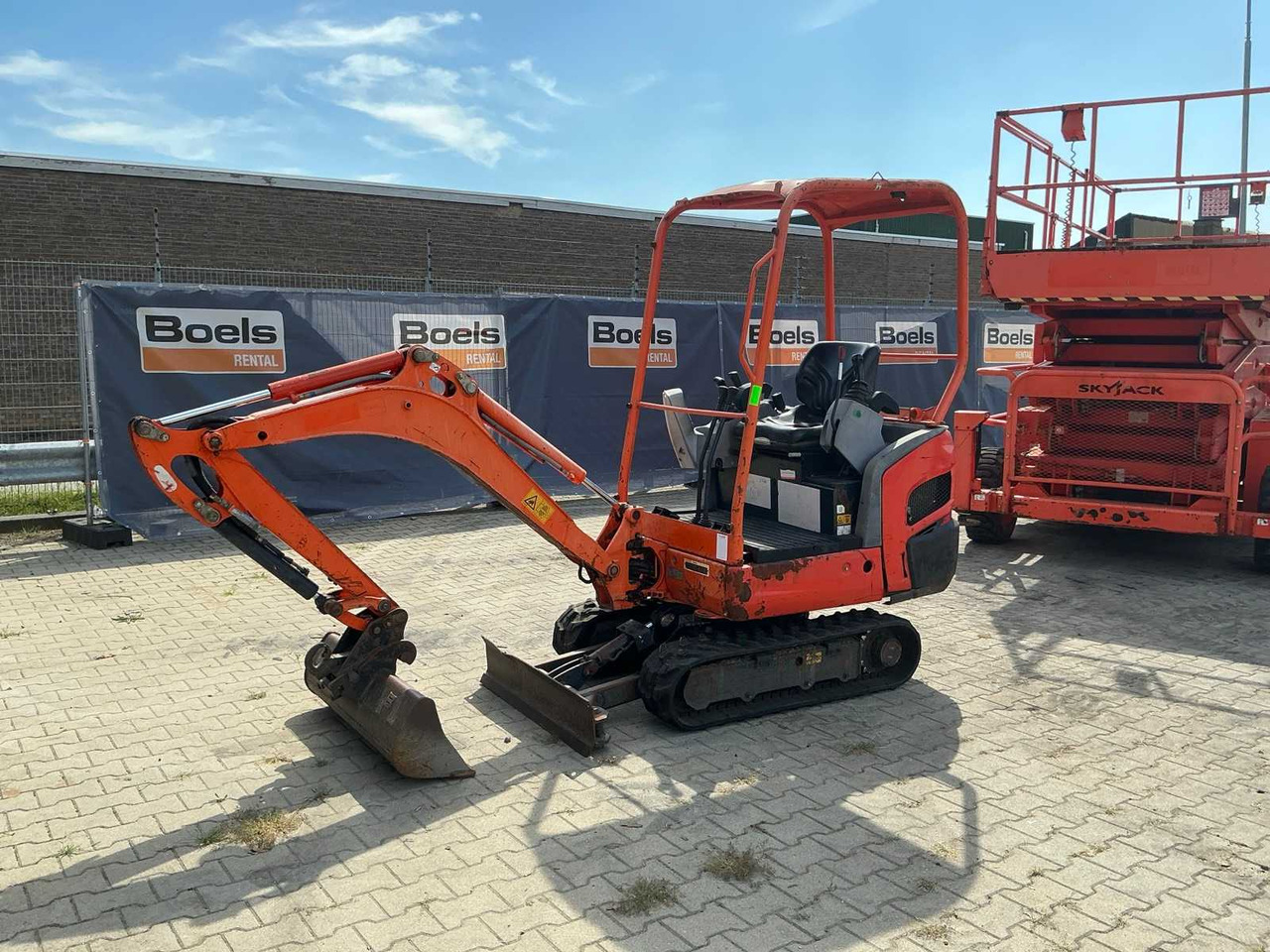 Kubota KX016-4HG - Minikotró: 1 kép. Kubota KX016-4HG - Minikotró: 1 kép.