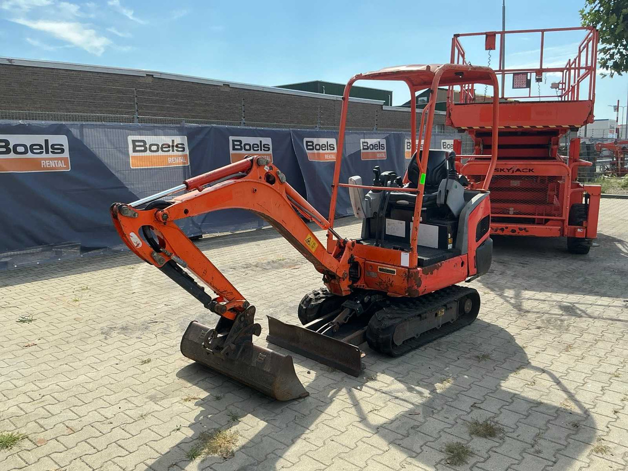 Kubota KX016-4HG - Minikotró: 2 kép. Kubota KX016-4HG - Minikotró: 2 kép.
