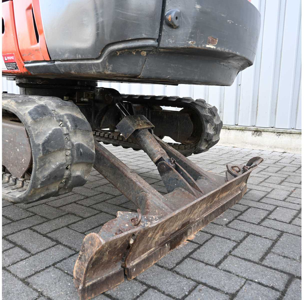 Kubota KX019-4 - Lánctalpas kotró: 5 kép. Kubota KX019-4 - Lánctalpas kotró: 5 kép.