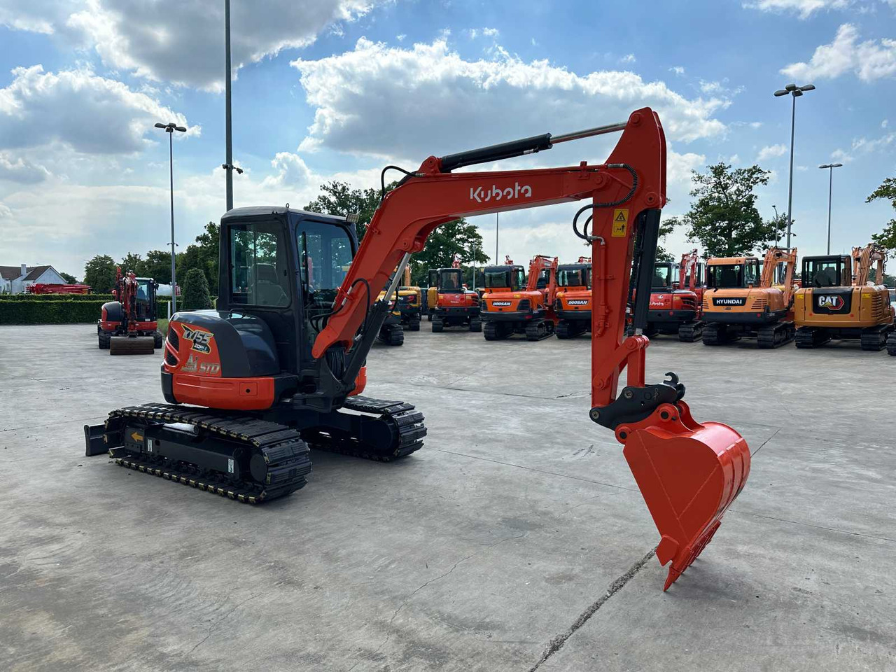 Kubota KX155-3 - Lánctalpas kotró: 3 kép. Kubota KX155-3 - Lánctalpas kotró: 3 kép.