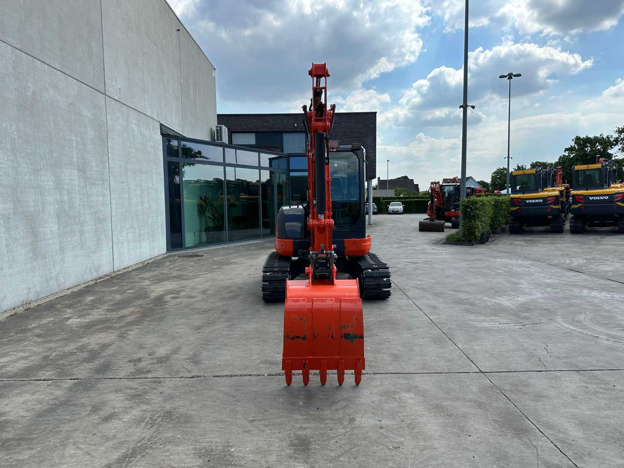 Kubota KX155-3 - Lánctalpas kotró: 2 kép. Kubota KX155-3 - Lánctalpas kotró: 2 kép.