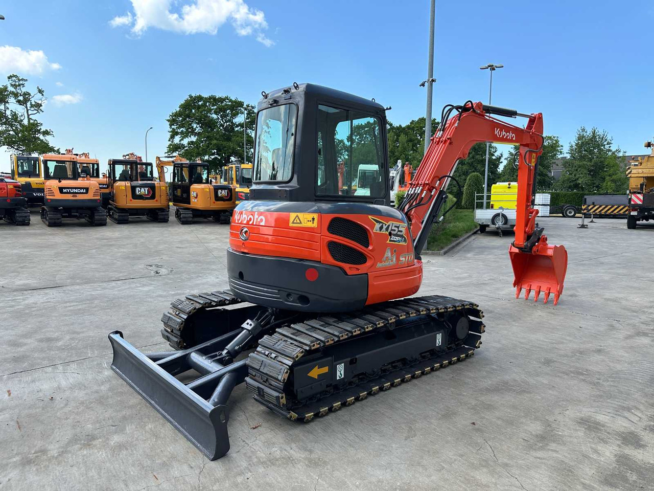 Kubota KX155-3 - Lánctalpas kotró: 4 kép. Kubota KX155-3 - Lánctalpas kotró: 4 kép.