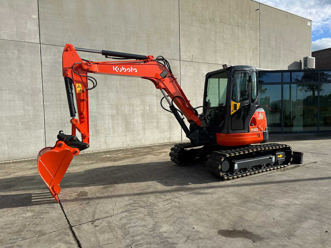 Kubota KX155-3SZ - Lánctalpas kotró: 1 kép. Kubota KX155-3SZ - Lánctalpas kotró: 1 kép.
