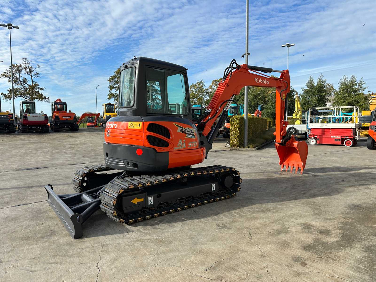 Kubota KX155-3SZ - Lánctalpas kotró: 4 kép. Kubota KX155-3SZ - Lánctalpas kotró: 4 kép.