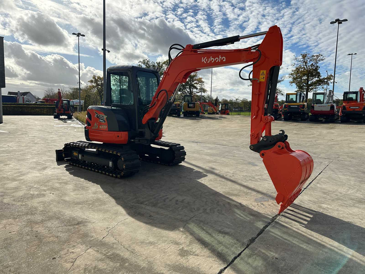 Kubota KX155-3SZ - Lánctalpas kotró: 3 kép. Kubota KX155-3SZ - Lánctalpas kotró: 3 kép.