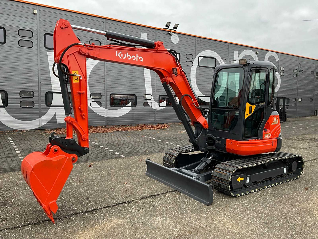 Kubota KX155-3SZ - Lánctalpas kotró: 1 kép. Kubota KX155-3SZ - Lánctalpas kotró: 1 kép.
