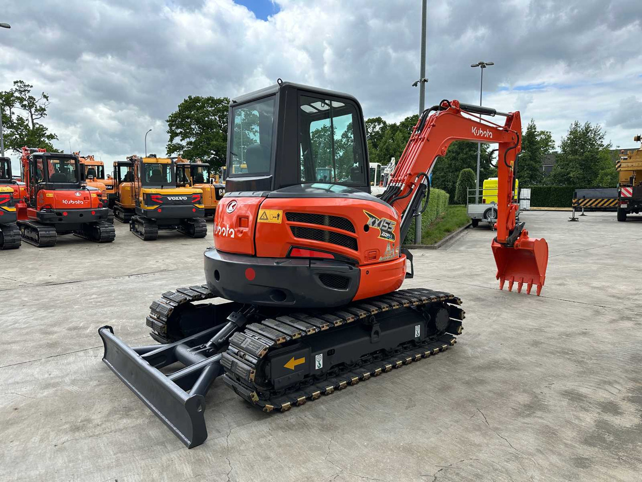 Kubota KX155-5 - Lánctalpas kotró: 4 kép. Kubota KX155-5 - Lánctalpas kotró: 4 kép.