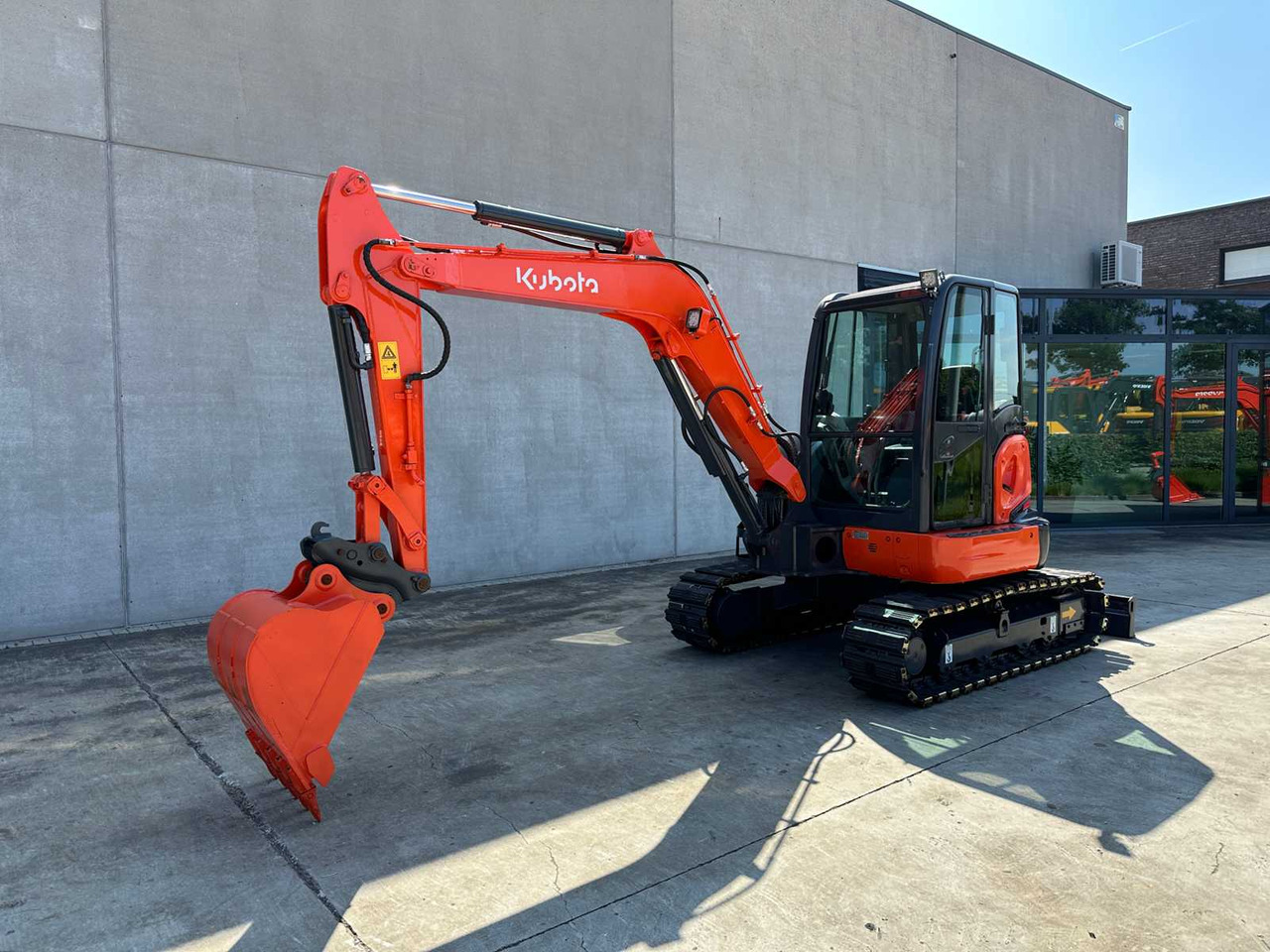 Kubota KX155-5 - Lánctalpas kotró: 1 kép. Kubota KX155-5 - Lánctalpas kotró: 1 kép.