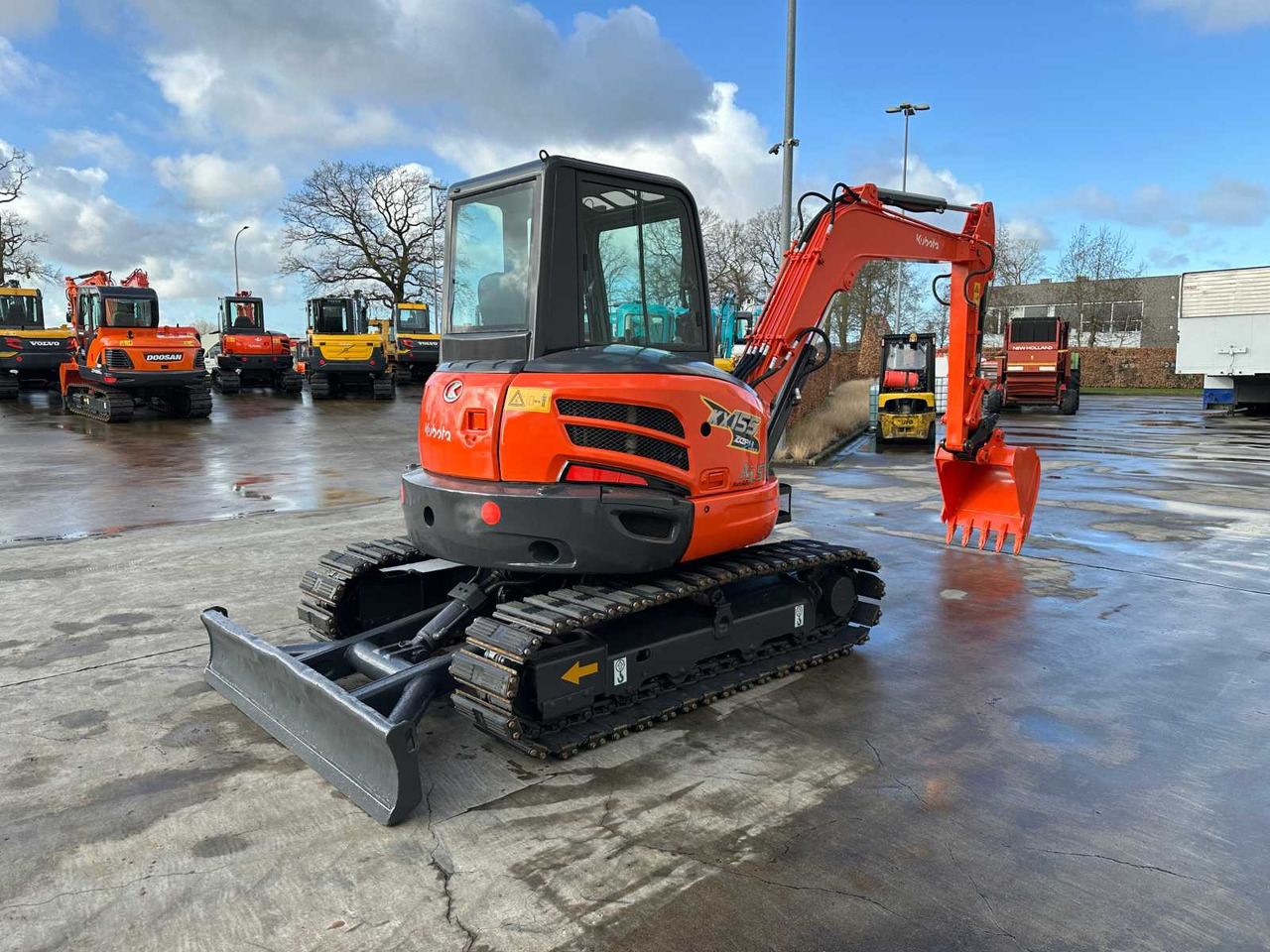 Kubota KX155-5 - Lánctalpas kotró: 4 kép. Kubota KX155-5 - Lánctalpas kotró: 4 kép.