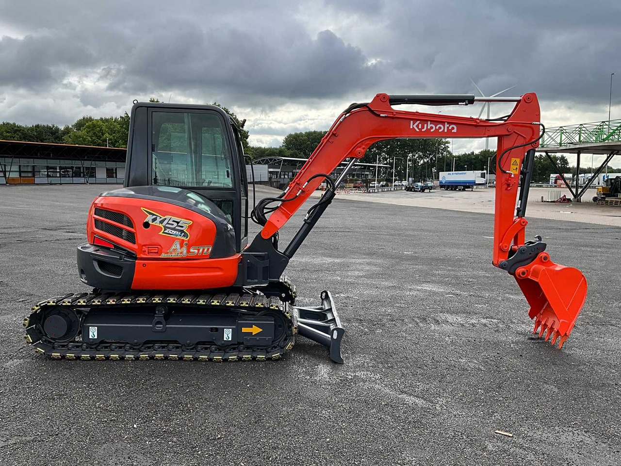 Kubota KX155-5 - Lánctalpas kotró: 5 kép. Kubota KX155-5 - Lánctalpas kotró: 5 kép.