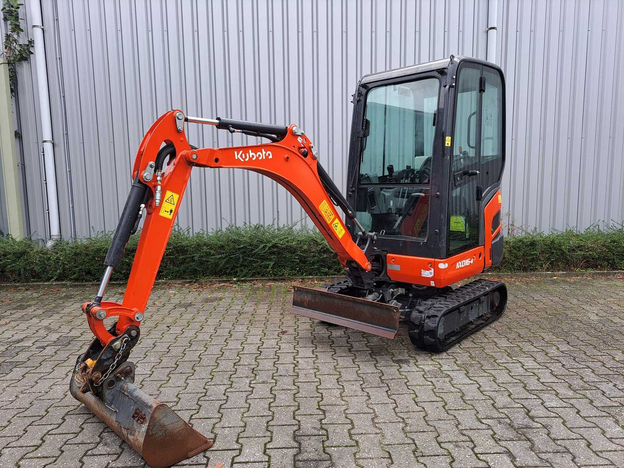 Kubota KX16-04 - Minikotró: 1 kép. Kubota KX16-04 - Minikotró: 1 kép.