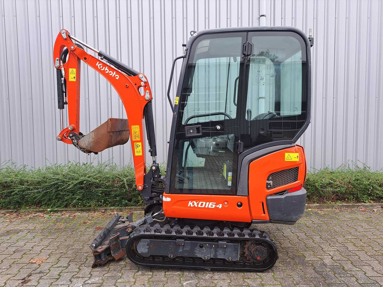 Kubota KX16-04 - Minikotró: 4 kép. Kubota KX16-04 - Minikotró: 4 kép.