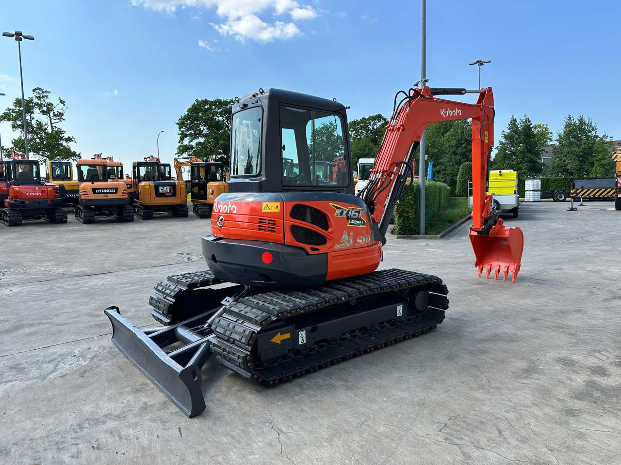 Kubota KX161-3 - Lánctalpas kotró: 4 kép. Kubota KX161-3 - Lánctalpas kotró: 4 kép.