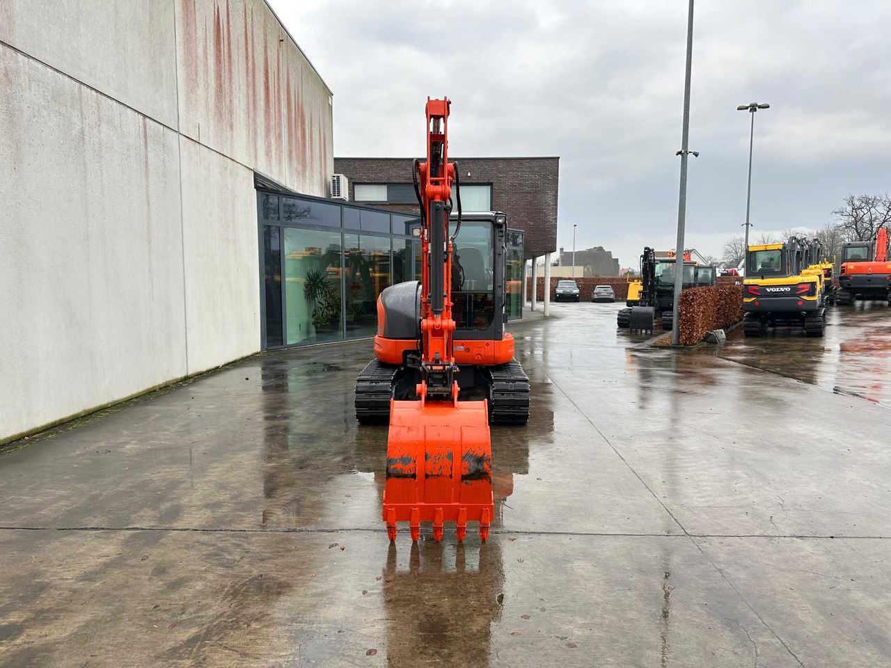 Kubota KX163-5 - Lánctalpas kotró: 2 kép. Kubota KX163-5 - Lánctalpas kotró: 2 kép.
