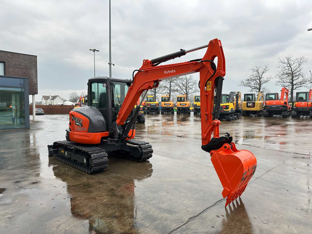 Kubota KX163-5 - Lánctalpas kotró: 3 kép. Kubota KX163-5 - Lánctalpas kotró: 3 kép.