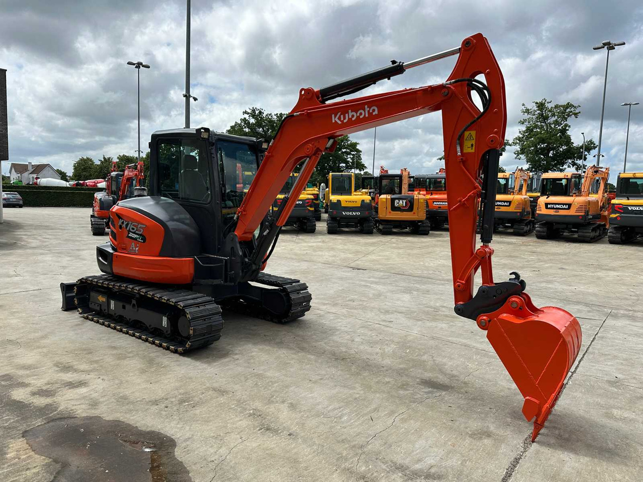 Kubota KX165-5 - Lánctalpas kotró: 3 kép. Kubota KX165-5 - Lánctalpas kotró: 3 kép.