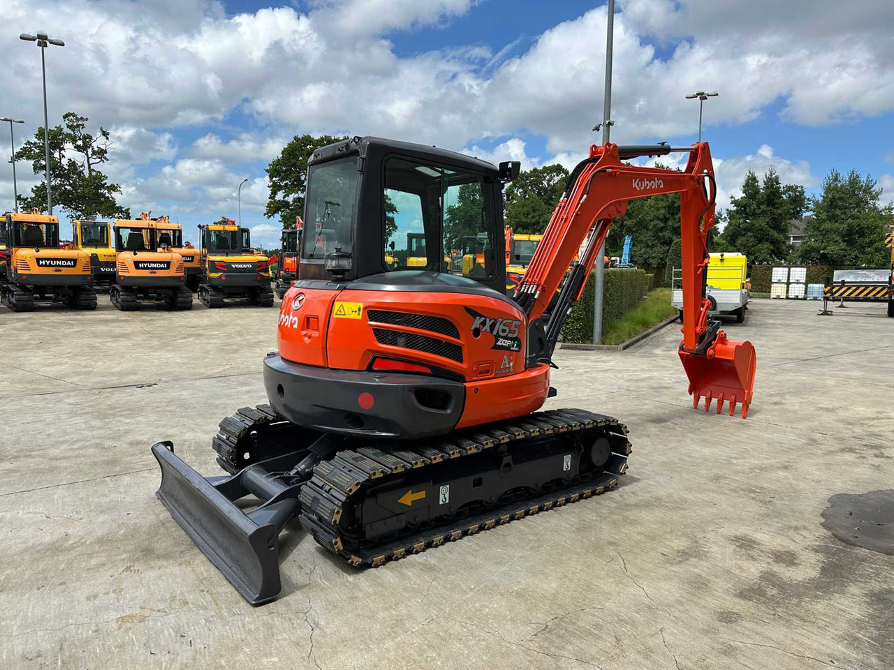 Kubota KX165-5 - Lánctalpas kotró: 4 kép. Kubota KX165-5 - Lánctalpas kotró: 4 kép.