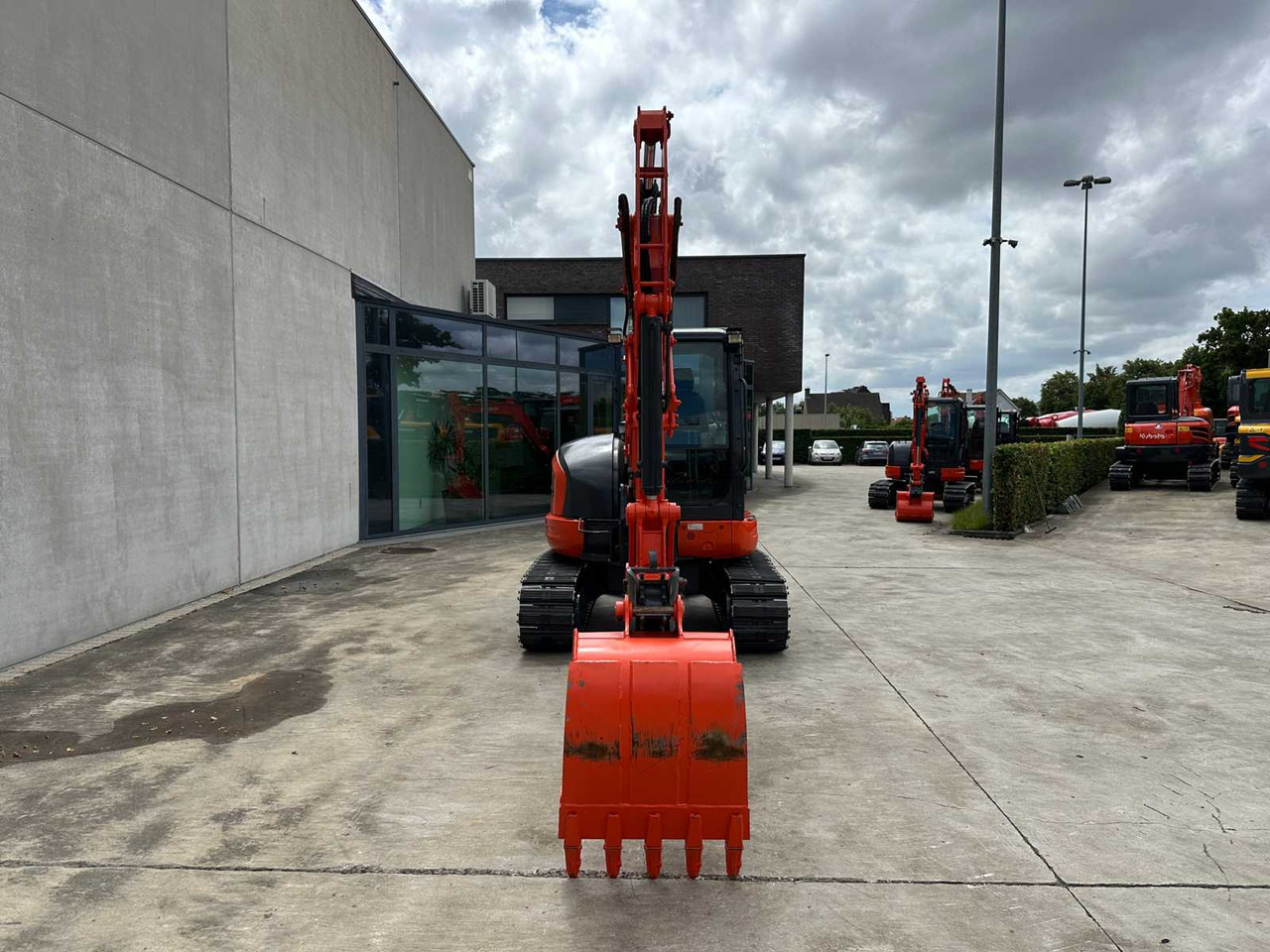 Kubota KX165-5 - Lánctalpas kotró: 2 kép. Kubota KX165-5 - Lánctalpas kotró: 2 kép.