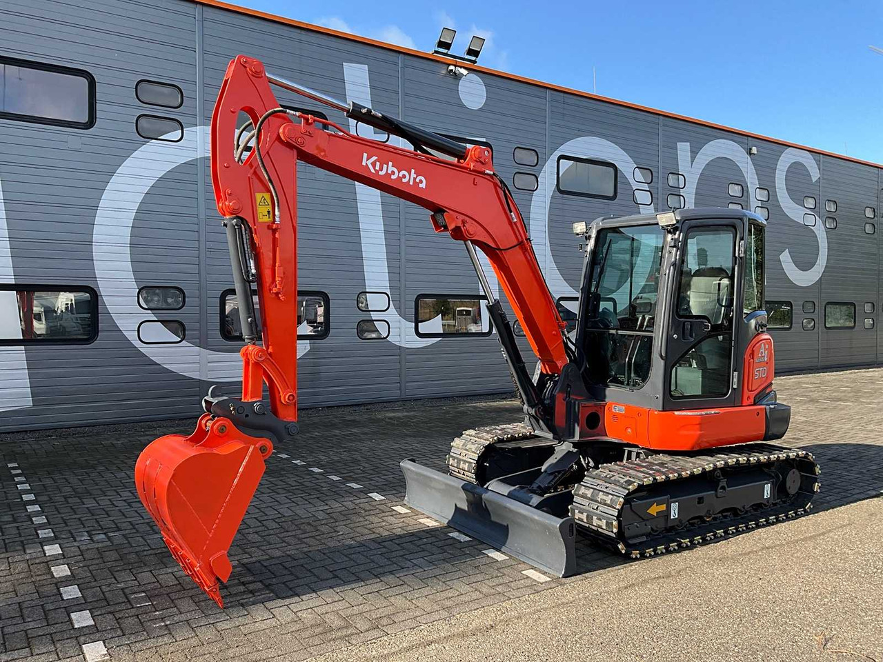 Kubota KX165-5 - Lánctalpas kotró: 1 kép. Kubota KX165-5 - Lánctalpas kotró: 1 kép.
