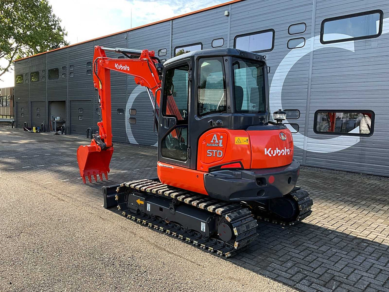 Kubota KX165-5 - Lánctalpas kotró: 3 kép. Kubota KX165-5 - Lánctalpas kotró: 3 kép.