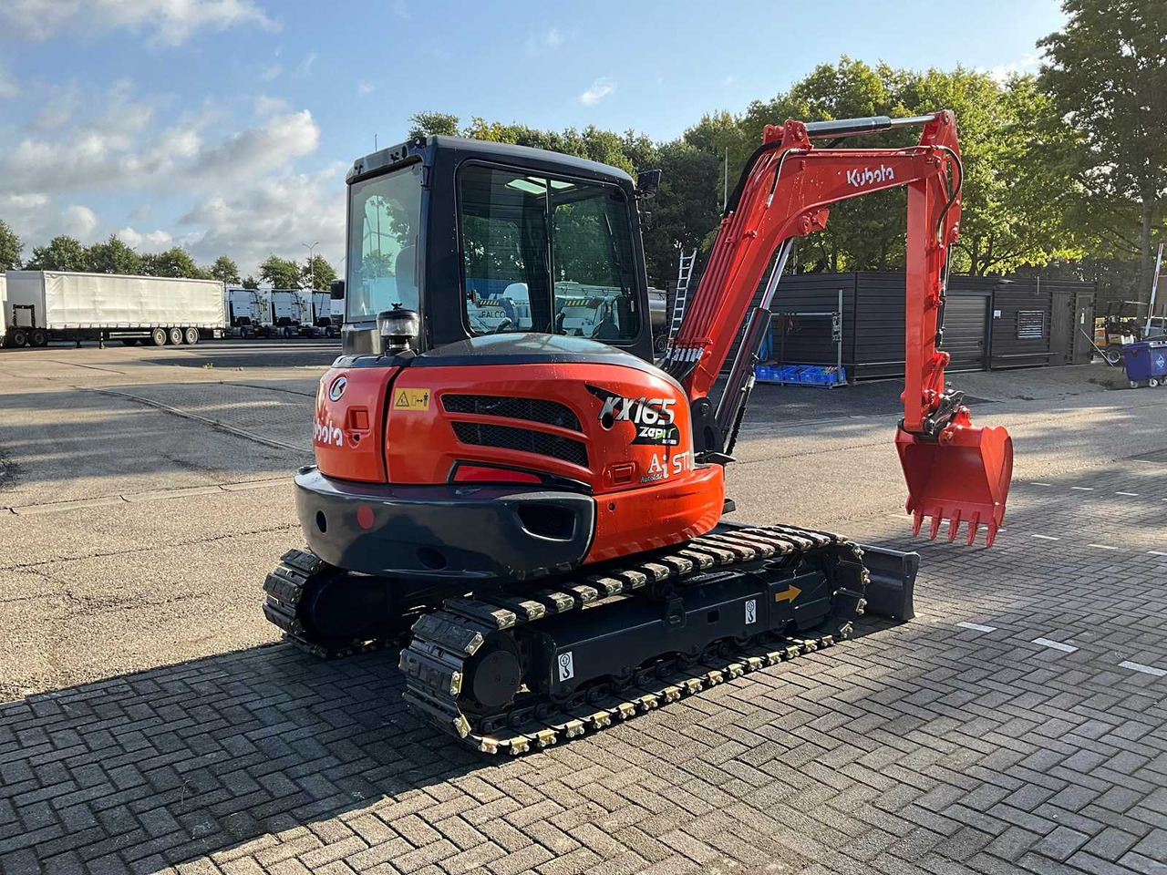 Kubota KX165-5 - Lánctalpas kotró: 5 kép. Kubota KX165-5 - Lánctalpas kotró: 5 kép.