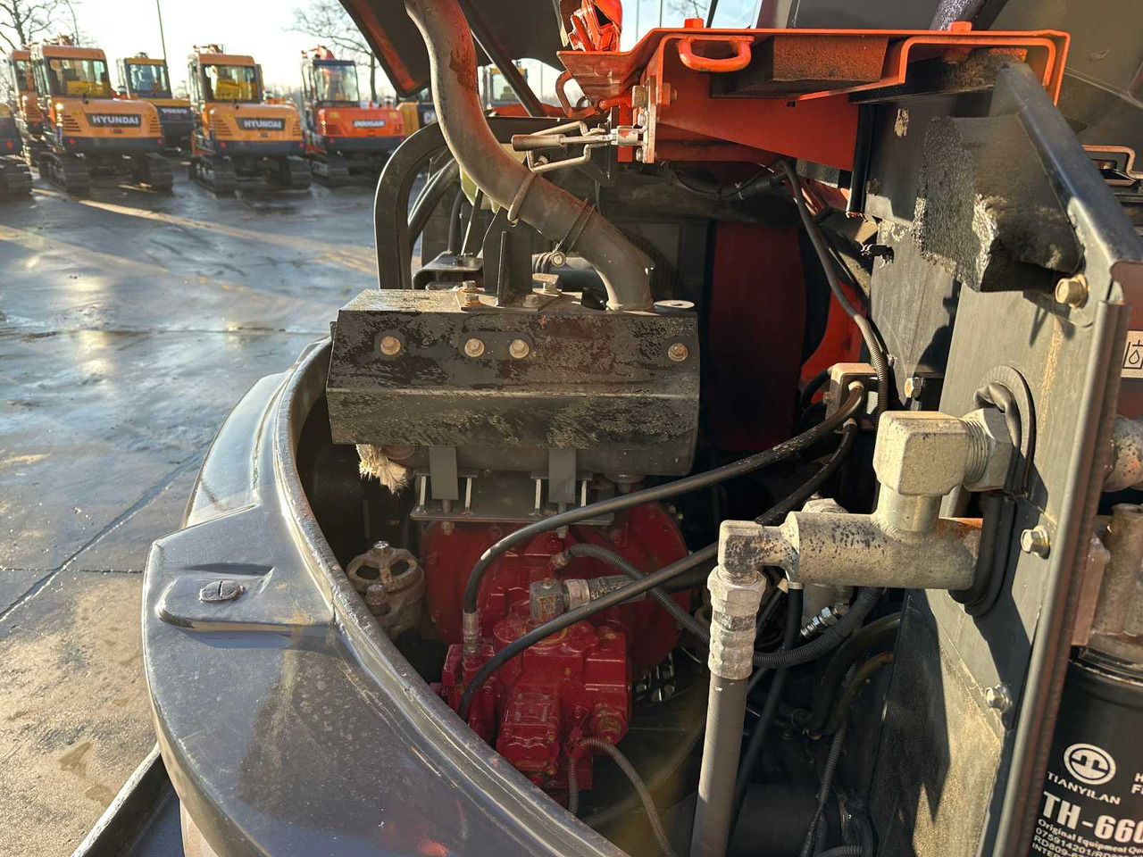 Lánctalpas kotró Kubota KX175-5: 26 kép.