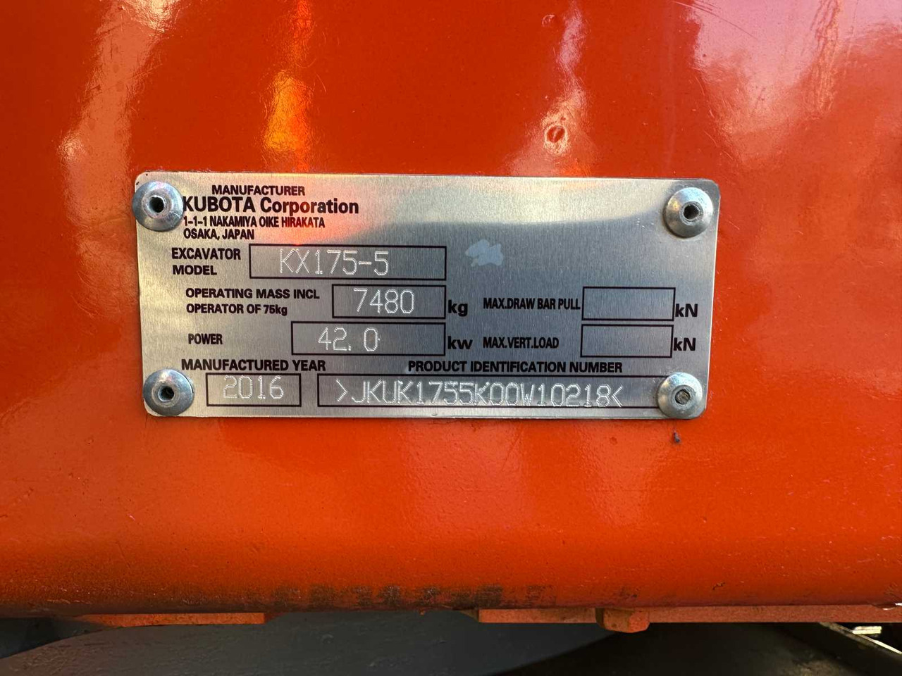 Lánctalpas kotró Kubota KX175-5: 45 kép.