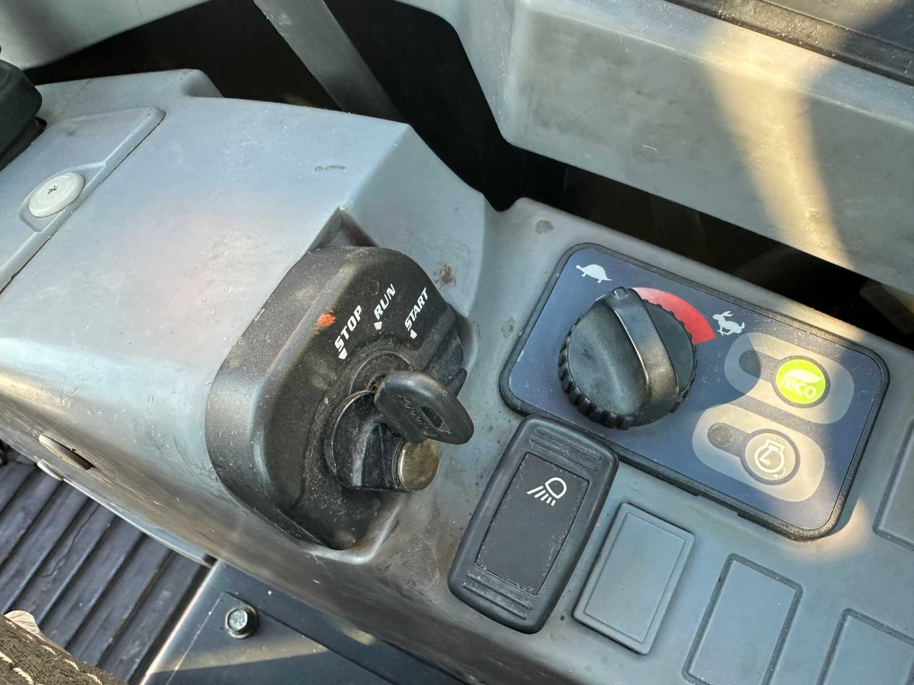 Lánctalpas kotró Kubota KX175-5: 39 kép.