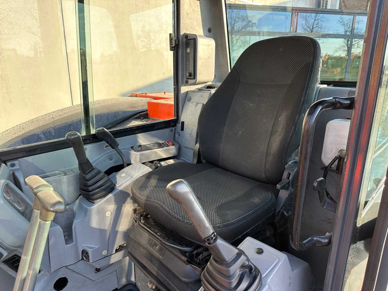 Lánctalpas kotró Kubota KX175-5: 36 kép.