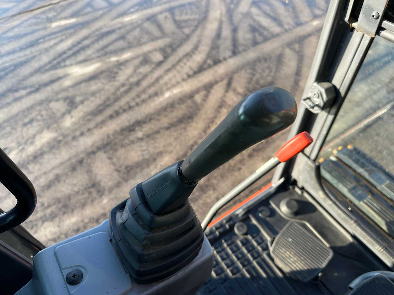 Lánctalpas kotró Kubota KX175-5: 44 kép.