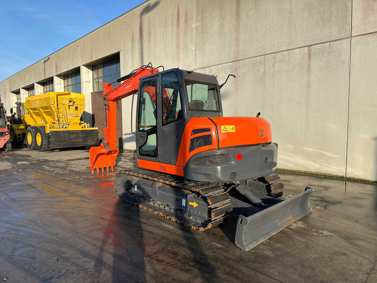 Lánctalpas kotró Kubota KX175-5: 6 kép.