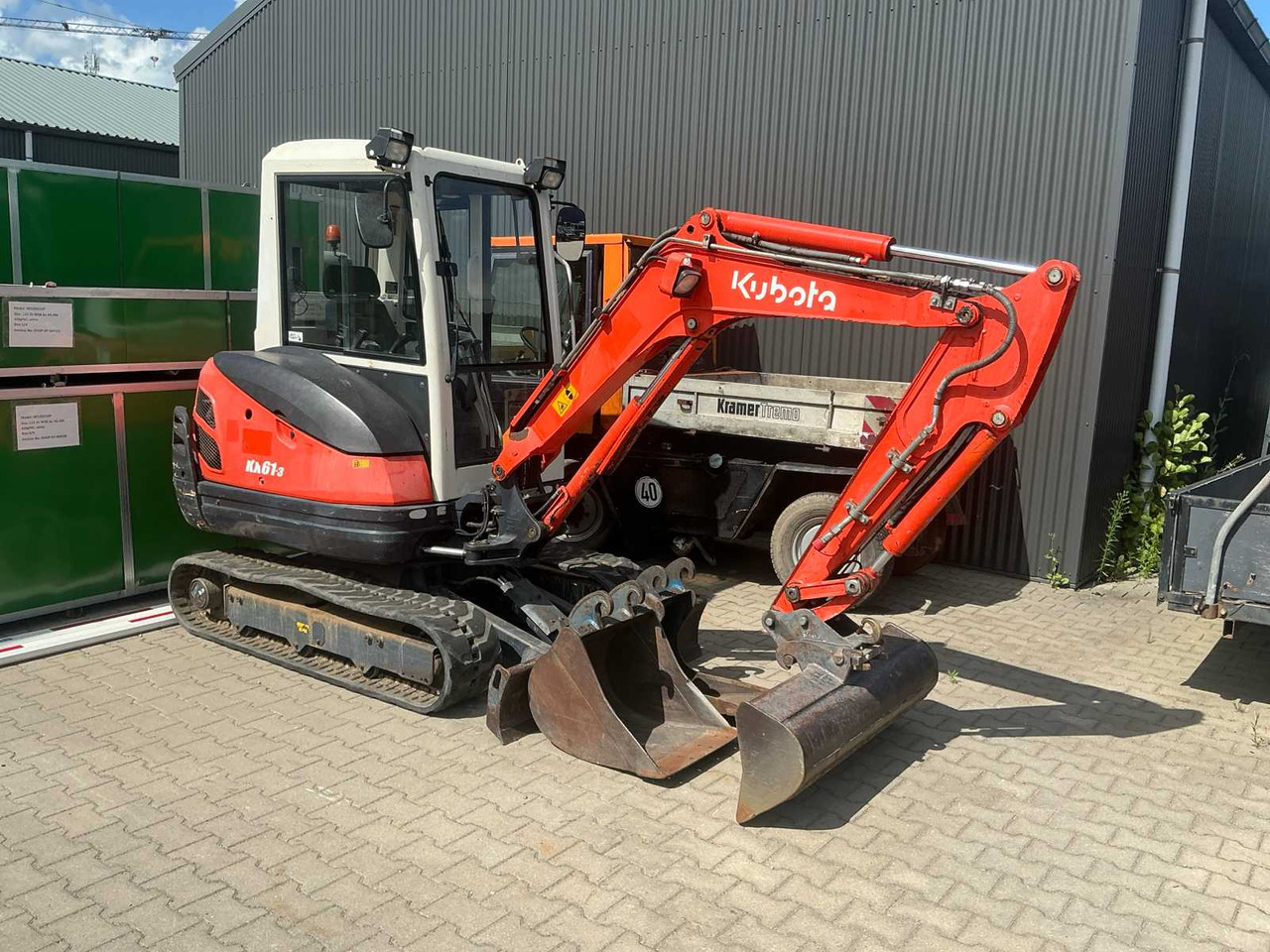Kubota KX61-3 - Lánctalpas kotró: 1 kép. Kubota KX61-3 - Lánctalpas kotró: 1 kép.