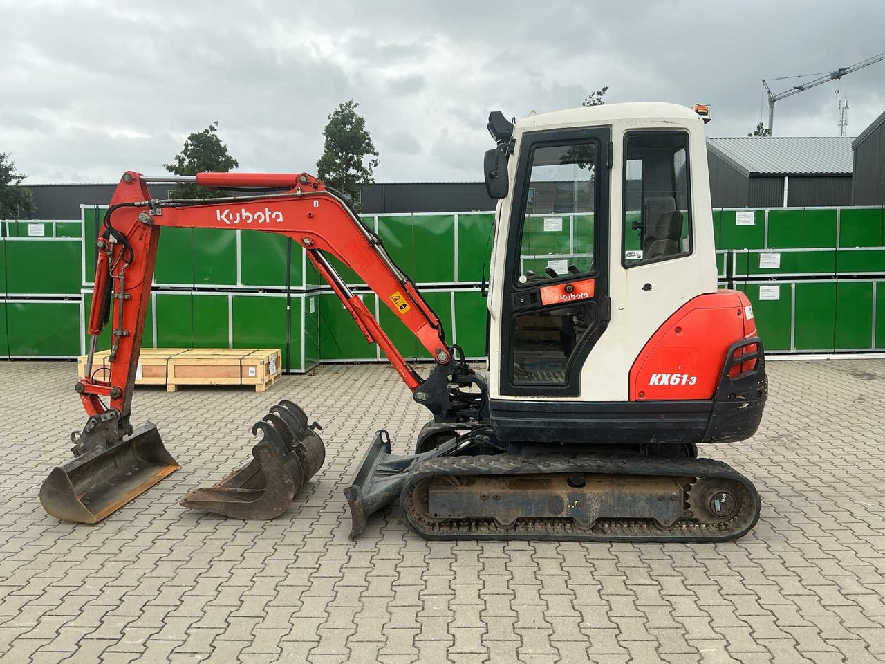 Kubota KX61-3 - Lánctalpas kotró: 3 kép. Kubota KX61-3 - Lánctalpas kotró: 3 kép.