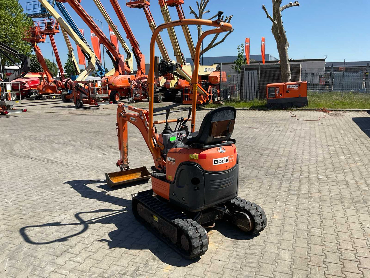 Kubota U10-3 - Minikotró: 4 kép. Kubota U10-3 - Minikotró: 4 kép.