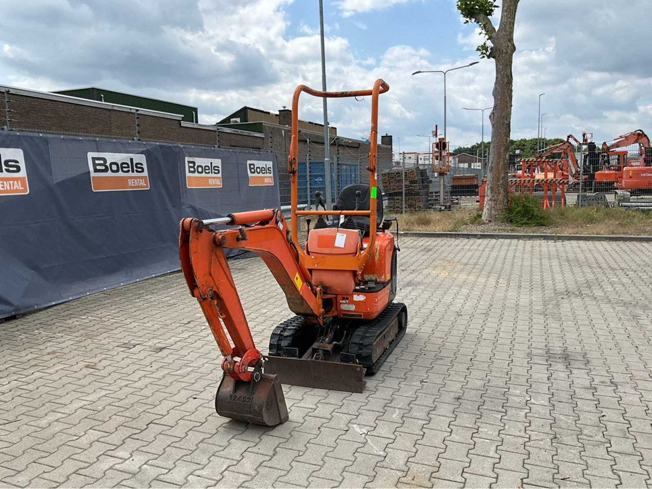 Kubota U10-3 VHG - Minikotró: 2 kép. Kubota U10-3 VHG - Minikotró: 2 kép.