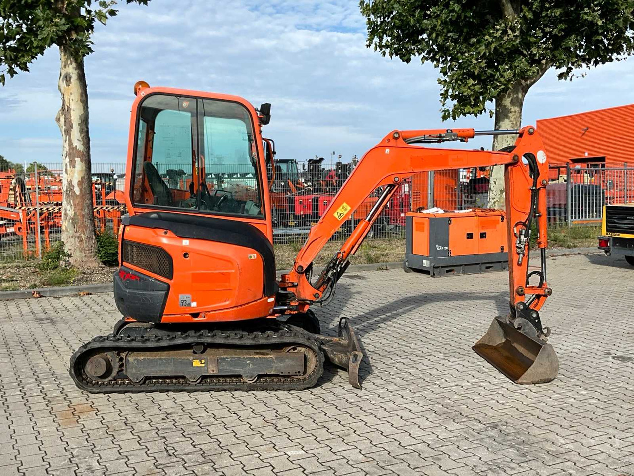 Kubota U27-4GL - Minikotró: 5 kép. Kubota U27-4GL - Minikotró: 5 kép.