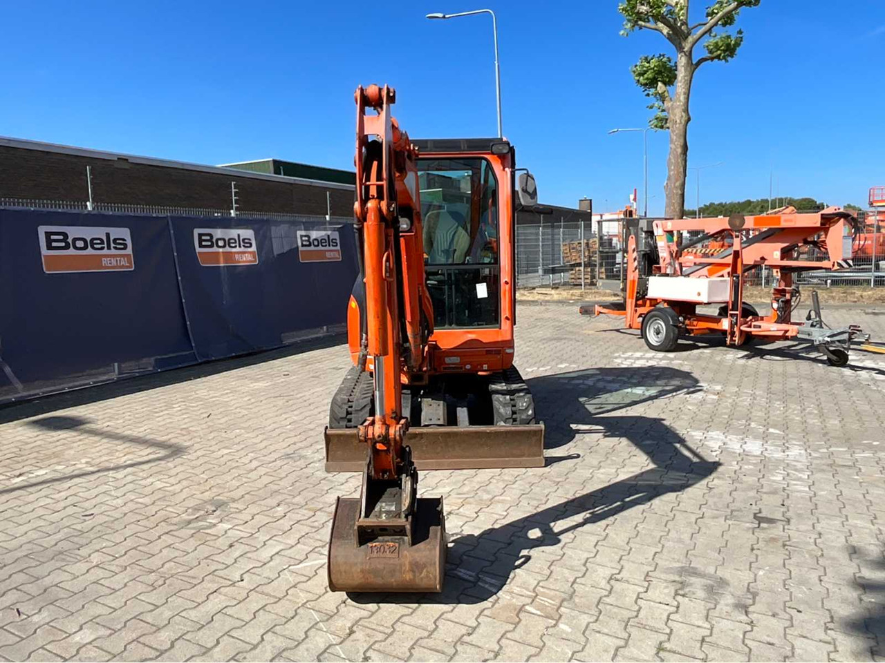 Kubota U27-4GL - Minikotró: 3 kép. Kubota U27-4GL - Minikotró: 3 kép.
