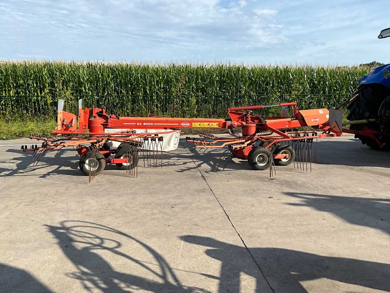 Kuhn GA 6000 - Szálastakarmány betakarítás gépei: 4 kép. Kuhn GA 6000 - Szálastakarmány betakarítás gépei: 4 kép.