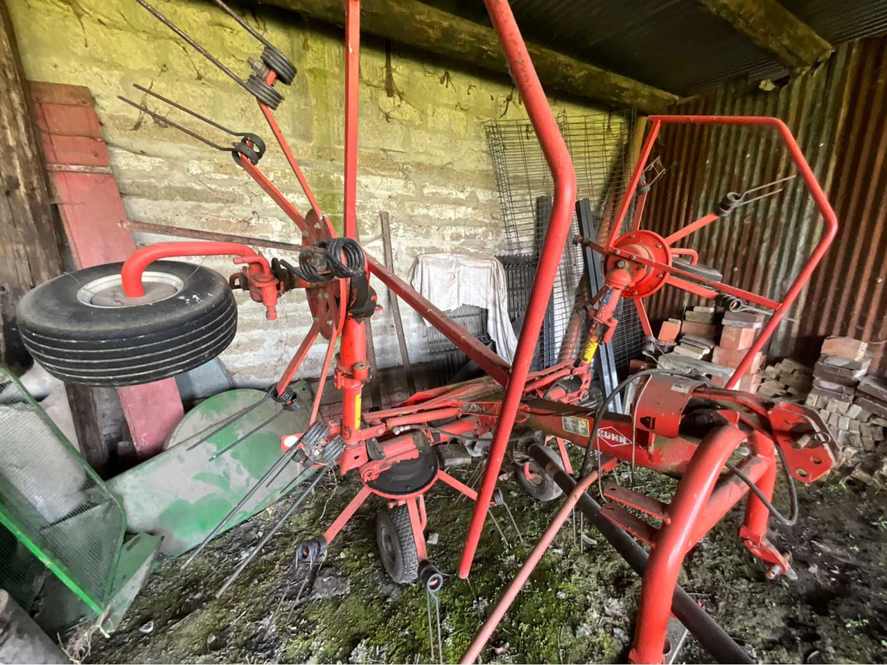 Kuhn GF 5001 MH - Burgonya szárzúzó: 2 kép. Kuhn GF 5001 MH - Burgonya szárzúzó: 2 kép.