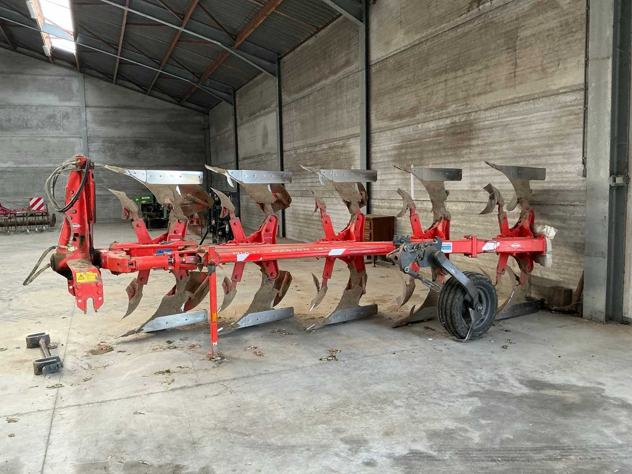 Kühn MM 121 4ET - Eke: 2 kép. Kühn MM 121 4ET - Eke: 2 kép.