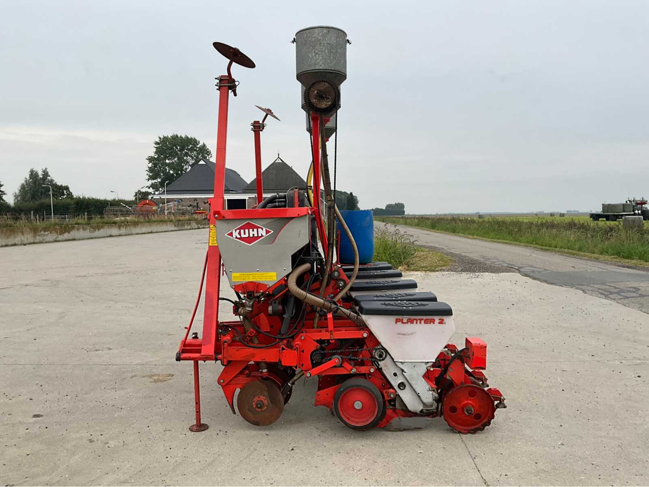 Kuhn Planter 2 - Vetőgép: 4 kép. Kuhn Planter 2 - Vetőgép: 4 kép.