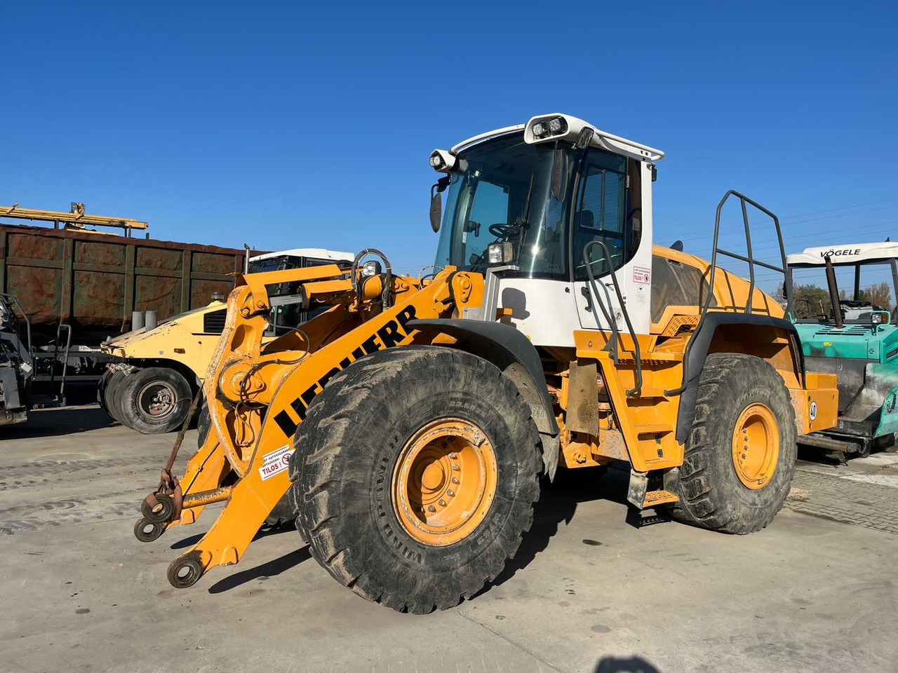 LIEBHERR - L550 - WHEEL LOADER - 2015 - Gumikerekes homlokrakodó: 1 kép. LIEBHERR - L550 - WHEEL LOADER - 2015 - Gumikerekes homlokrakodó: 1 kép.