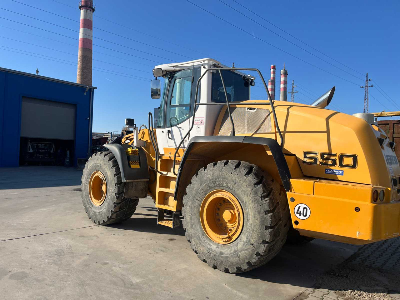 LIEBHERR - L550 - WHEEL LOADER - 2015 - Gumikerekes homlokrakodó: 3 kép. LIEBHERR - L550 - WHEEL LOADER - 2015 - Gumikerekes homlokrakodó: 3 kép.