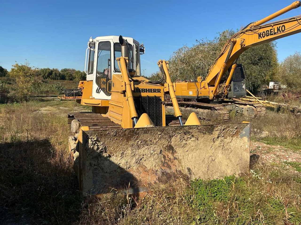 LIEBHERR PR 722 L - Buldózer: 2 kép. LIEBHERR PR 722 L - Buldózer: 2 kép.